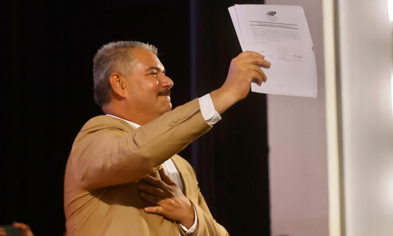 CNE proclama a Luis Caldera como gobernador electo del Zulia