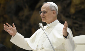 Papa León XIV pide a la Curia trabajar sin prejuicios y con buen humor