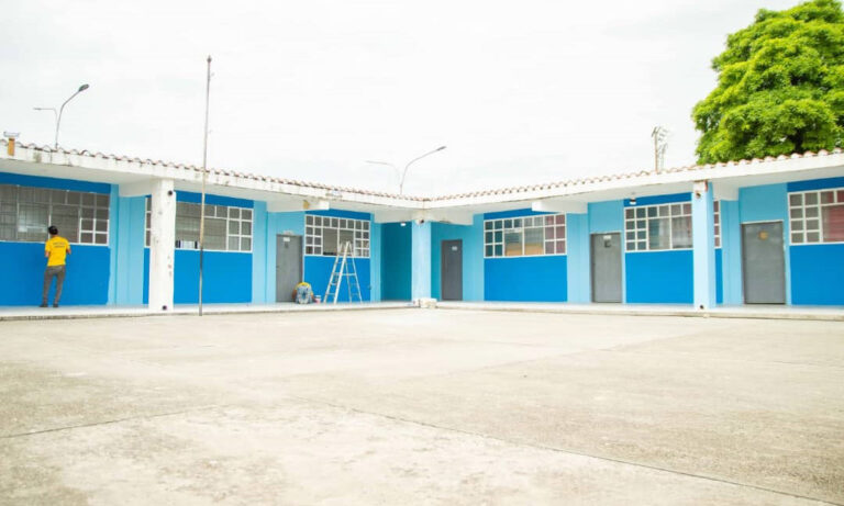 Rosales entrega obras en cinco municipios del Sur del Lago en 4 días