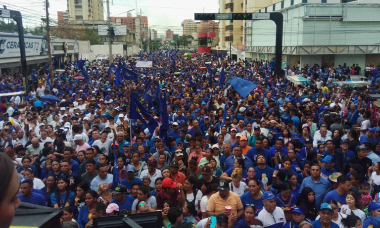 "La Fuerza del Zulia" toma la calle 72 para el cierre de campaña de Rosales