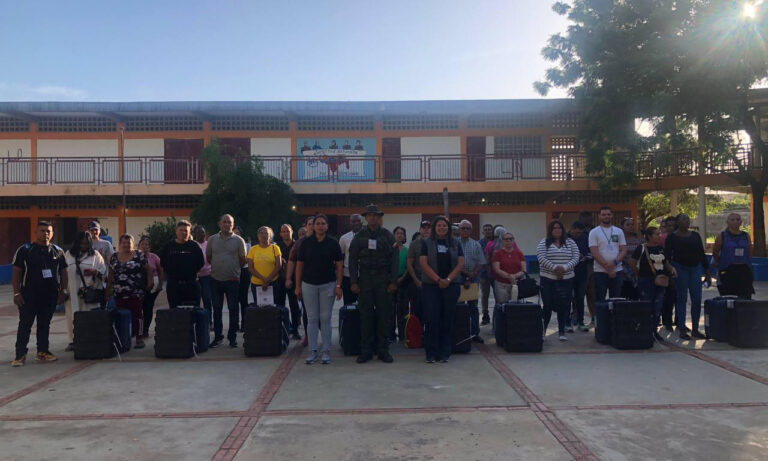Instalan más de 3.000 mesas de votación en Zulia