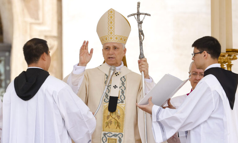 León XIV inicia su pontificado con un llamado a la unidad y la paz mundial