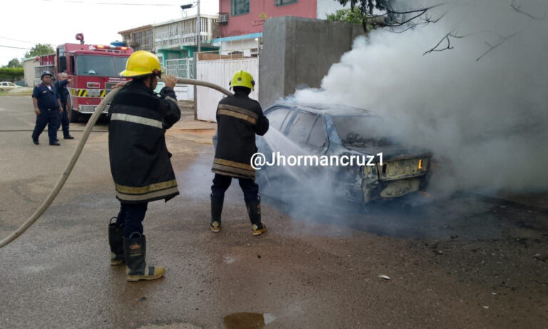Vehículo se incendia en San Francisco por falla en la bomba de gasolina