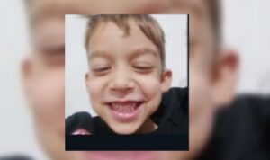 Abraham necesita ser operado con urgencia de un oído