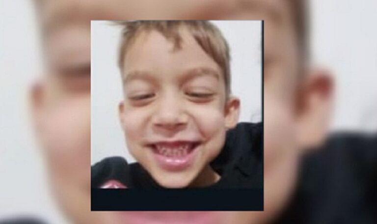 Abraham necesita ser operado con urgencia de un oído