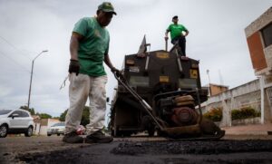 Alcaldía aborda con Plan Rápido de Bacheo la calle 70 de Los Olivos