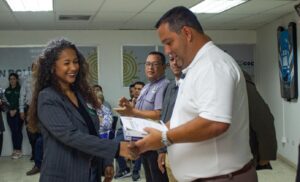 Alcaldía de Maracaibo otorga microcréditos y puntos de venta a 14 emprendedores