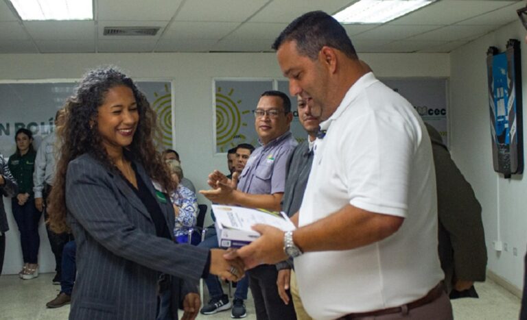 Alcaldía de Maracaibo otorga microcréditos y puntos de venta a 14 emprendedores