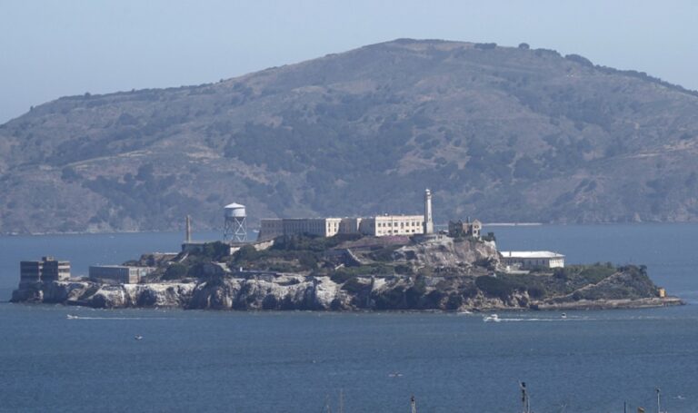 Trump ordena reabrir Alcatraz para los delincuentes “más violentos”