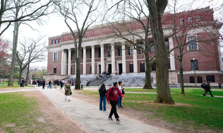 Harvard califica de “ilegal” medida de impedir inscribir alumnos extranjeros
