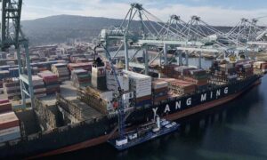 Tregua arancelaria con China mantiene crisis en puertos estadounidenses