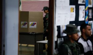 Reportan cierre de mayoría de centros de votación tras varias horas de extensión