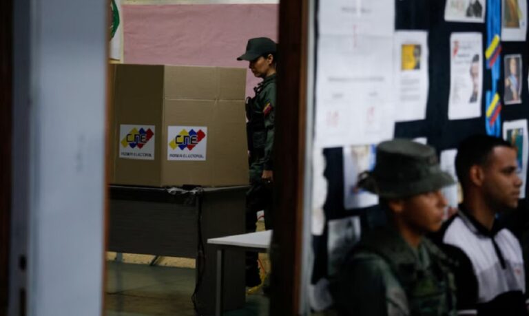 Reportan cierre de mayoría de centros de votación tras varias horas de extensión
