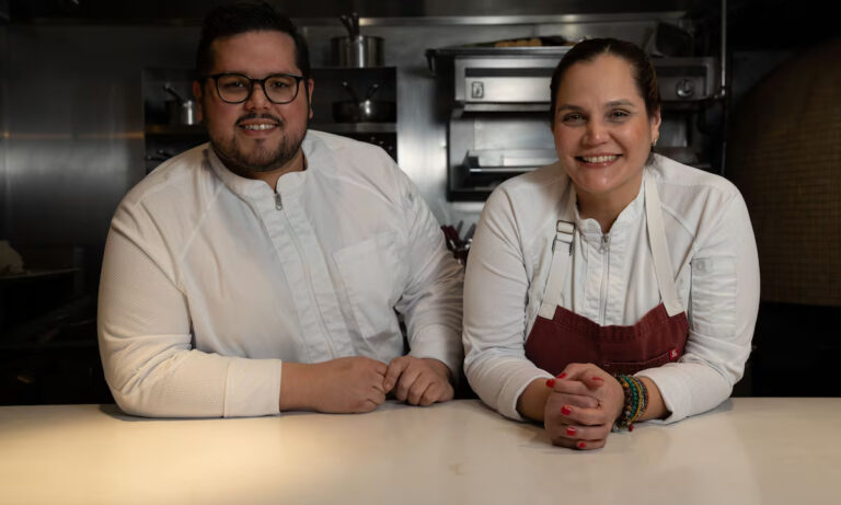 Dos chefs venezolanos conquistan paladares con su restaurante Michelin en Washington