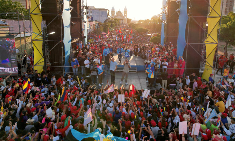 Luis Caldera cierra campaña junto a Jorge Rodríguez en el casco central