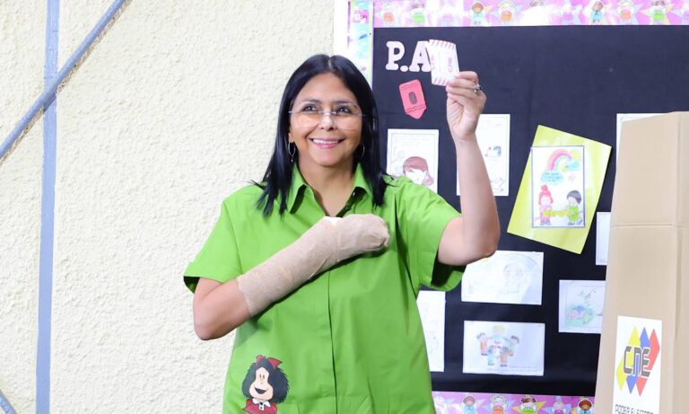Delcy Rodríguez: Se ha registrado una "alta participación" electoral