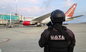 Llegan al país 90 migrantes deportados por EE. UU.