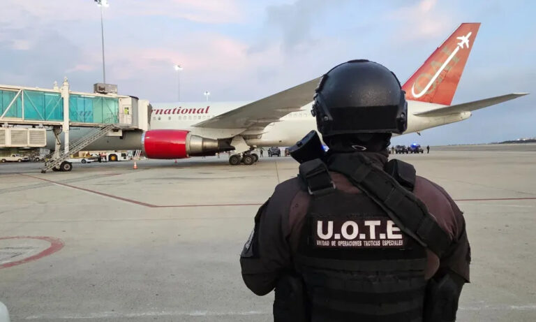Llegan al país 90 migrantes deportados por EE. UU.