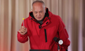 Cabello denuncia que EE. UU. “separó a una adolescente” de sus familiares