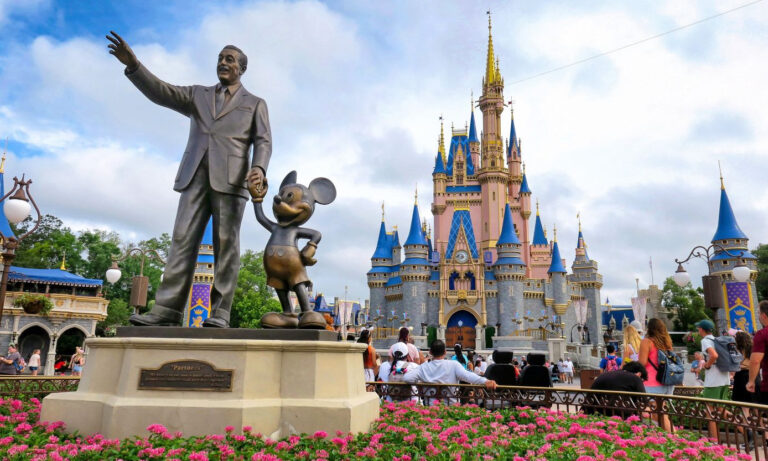 Bloomberg: Disney despedirá a 45 empleados venezolanos tras fallo del TPS