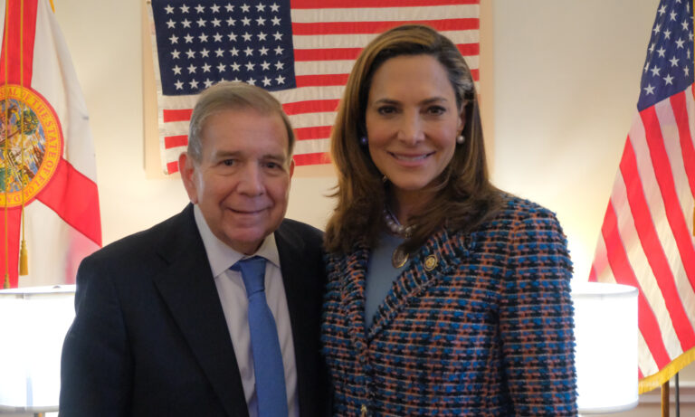 Senadora Salazar celebra fin de licencia Chevron: “No negociamos con terroristas”