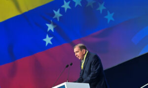 González Urrutia dice que la independencia fue el inicio de una lucha que continúa