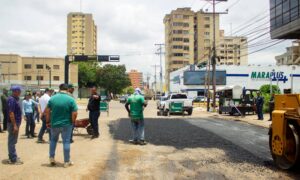 Alcaldía atiende 200 metros cuadrados de la 73 con Delicias con Plan Rápido de Bacheo