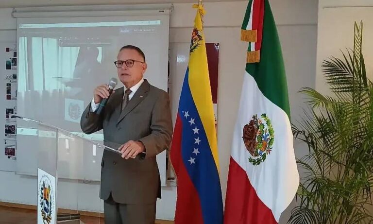 Arias Cárdenas niega vínculos con “coyotes” como embajador en México