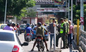 Más de 100 migrantes salen a diario del país por Táchira