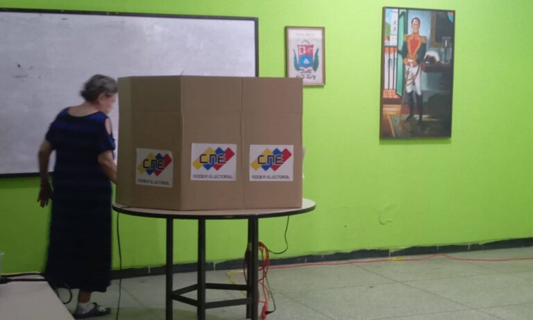 CNE reporta apertura de más del 98 % de las mesas de votación