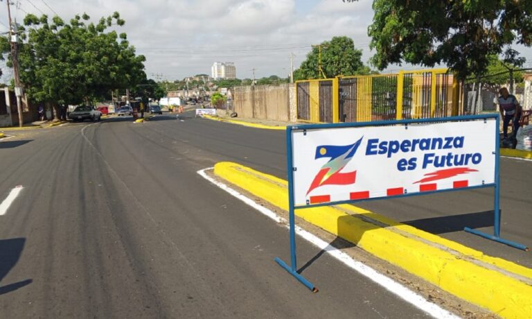 Gobernador inaugura trabajos de modernización vial en Haticos
