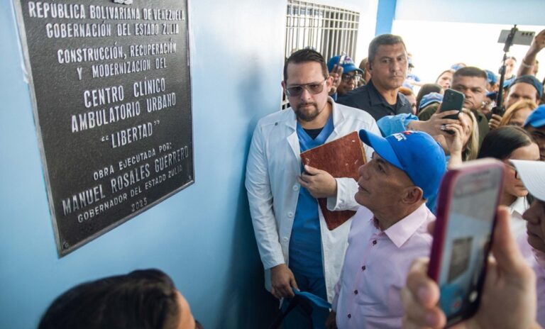 Rosales inaugura Centro Clínico Ambulatorio y vialidad en Lagunillas