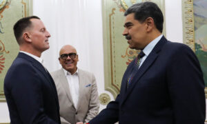 New York Post: Malestar en el gabinete de Trump por reuniones Grenell-Maduro