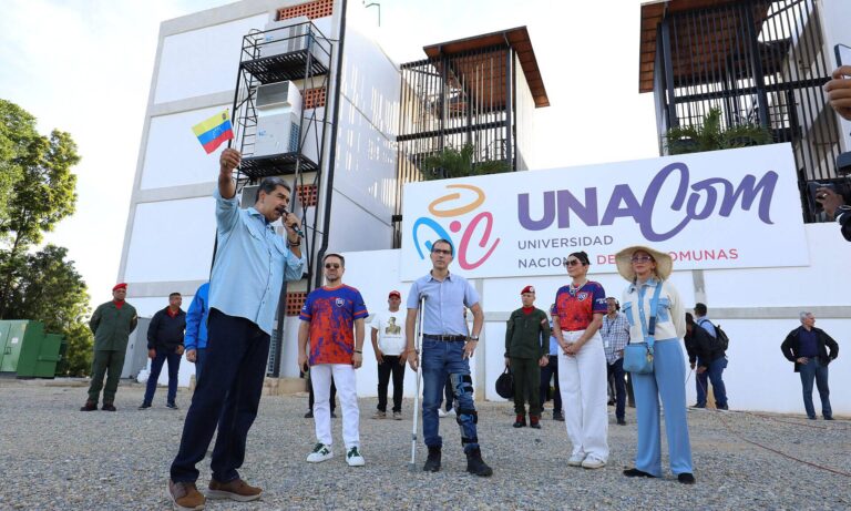 Maduro inaugura la Universidad de las Comunas