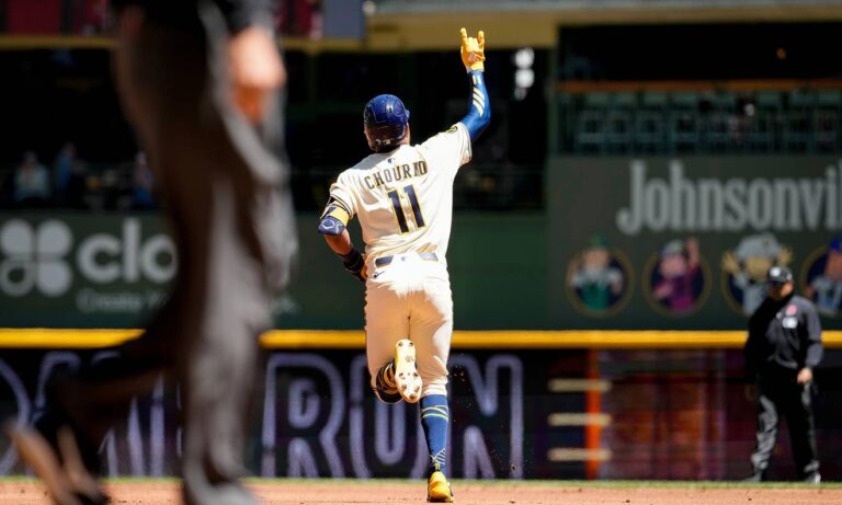 Jackson Chourio batea jonrón en victoria de Milwaukee frente a Boston