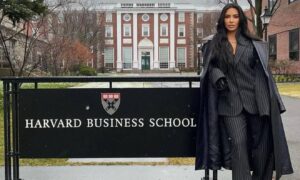 Kim Kardashian se gradúa de derecho luego de seis años de estudio