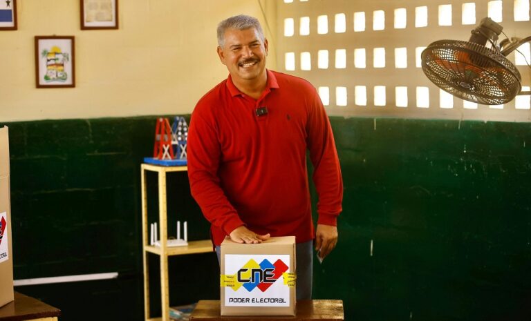 El chavismo pierde solo en Cojedes: Luis Caldera ganó en el Zulia