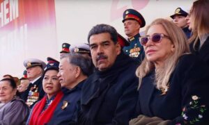 Maduro participa en desfile militar en Moscú por el 80 aniversario del Día de la Victoria