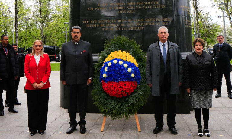 Maduro y Díaz-Canel rinden homenaje a Simón Bolívar en Moscú