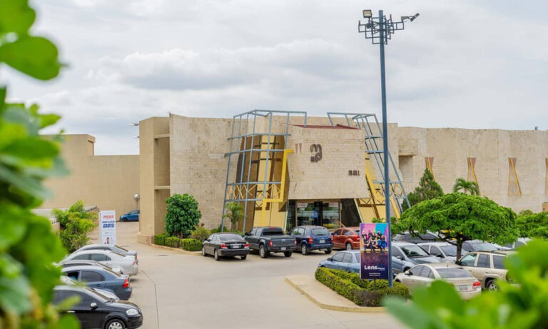 Allanan 4 locales del Mall Delicias Plaza por nexos con “narcotráfico”