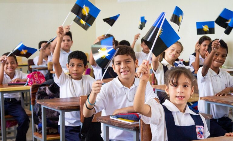 Rosales inaugura escuela Tomás Rafael Jiménez en Maracaibo