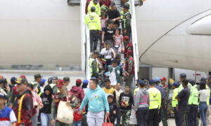 Gobierno prepara vuelos para repatriar a migrantes venezolanos desde Bolivia