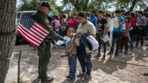 EE. UU. evalúa crear un “reality” en el que migrantes compitan por la ciudadanía