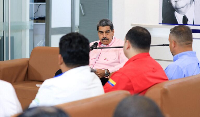 Maduro promete financiar proyectos en sectores con más votos el 25M