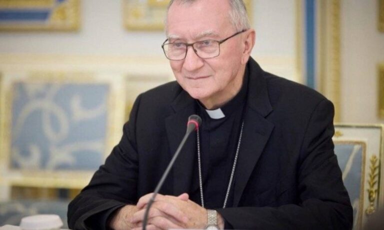 Parolin confirma que el Vaticano se ofrece para recibir reuniones entre Ucrania y Rusia