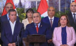 Gobierno de Perú oficializa salida de todo el gabinete tras renuncia del primer ministro