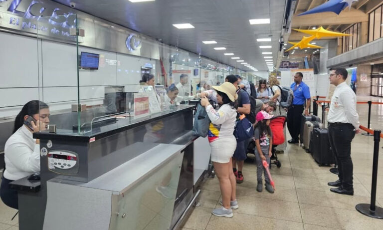Saime niega exigencia de cédula vigente para abordar vuelos nacionales