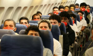 Retornan al país 195 venezolanos deportados desde EE. UU.