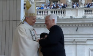 Jesuita venezolano Arturo Sosa entre los 12 que prometieron obediencia al Papa