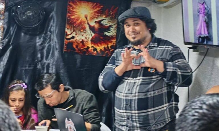 Venezolano gana segundo lugar en concurso de figuras de miniatura en Colombia